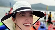 姚晨带娃划桨引热议，儿子瘦弱似曹郁，女儿颜值成焦点
