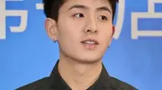 焦迈奇是一位优秀歌手和青年男演员，特别招男粉喜欢。