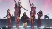 Jennie登上科切拉超杀！性感扭纤腰热唱1小时　霸气喊麦：X的，辣爆