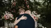 泰勒·斯威夫特宣布订婚，两人恋爱故事藏着哪些现实难题？