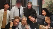 吴镇宇带妻儿聚餐，黄发新造型吸睛，王丽萍罕露面素颜出镜状态好