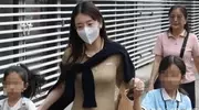 怀孕8个月，方媛依旧挺着孕肚打车送女儿上学，网友：郭天王真抠