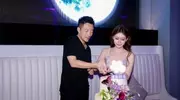 汪小菲为马筱梅办生日宴，喊她老婆送钻石蝴蝶项链，化身宠妻狂魔