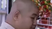 42岁未婚女艺人遭绯闻缠身，师徒关系成谜，背后真相令人意外。