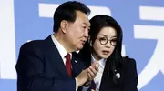 金建希第五次出席特检组传唤调查，为给自己脱罪，还是为换尹锡悦一条生路？