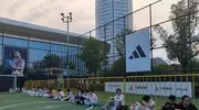 时代少年团演唱会火爆全场，5万场内4万场外，别在内衣丝袜里藏应援物了