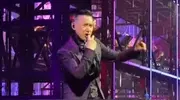 64岁张学友演唱会感冒破音惹争议！票价贵不说，老婆欠债还没完？