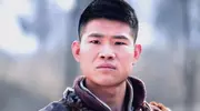 从童年小英雄，到“误入歧途”，谢孟伟终究还是把路走“窄”了