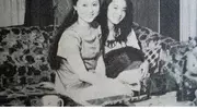 琼瑶有多美？1973年和林青霞的合影，那年她35岁气质非凡