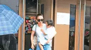 方媛孕晚期携父母接女放学 郭富城忙事业成甩手掌柜