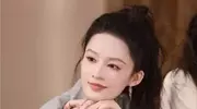 《花少7》李沁：基础款穿搭玩出新高度，配饰才是点睛神来之笔