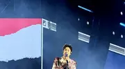 小沈阳18岁女儿曝光,颜值才华双在线,网友直呼基因太强大