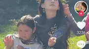 森林北带儿子老乡家吃住两天，送一箱牛奶，汪峰能否给她一个家