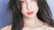 周雨彤-就喜欢她这种 朦胧感里藏着勾人魂的眼神 迷离又有魅力