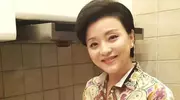 朱珠厨房曝光，老公下厨宠妻，女儿助攻超有爱