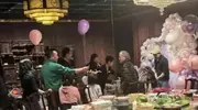 68岁范玉梅多辛苦？女儿是世界冠军郭晶晶，帮霍家带大3个孩子