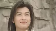 他是琼瑶得不到的男人，二婚靠“蹭饭”娶到小关之琳，现状如何？