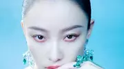 倪妮太敢穿了！穿绿衣气质优雅，朦胧氛围彰显魅力，美得动人心魄