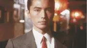 他曾被誉为“亚洲第一美男子”，无父无母，无妻无子，古树伴余生