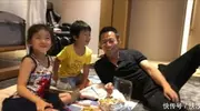 彻底不装了！汪小菲带着小箖儿参加麻六记峰会，父子带货引发争议