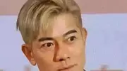 59岁郭富城近照曝光，老年斑非常明显，看来天王也抵不过岁月