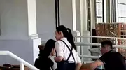 汪小菲新婚携妻逛香港，旧裙出镜引热议，节俭人设还是另有隐情