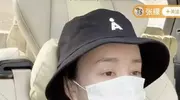 张檬在机场给儿子喂奶，仅用一块布遮挡，引来网友群嘲