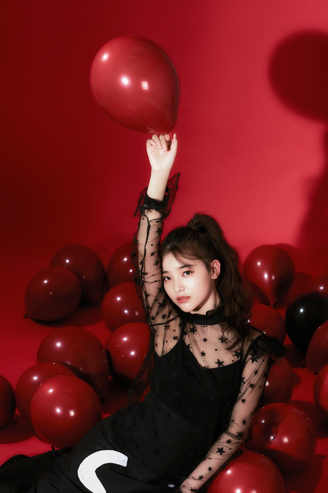 曾雪瑶圣诞写真曝光甜蜜魅惑不失青春萌趣