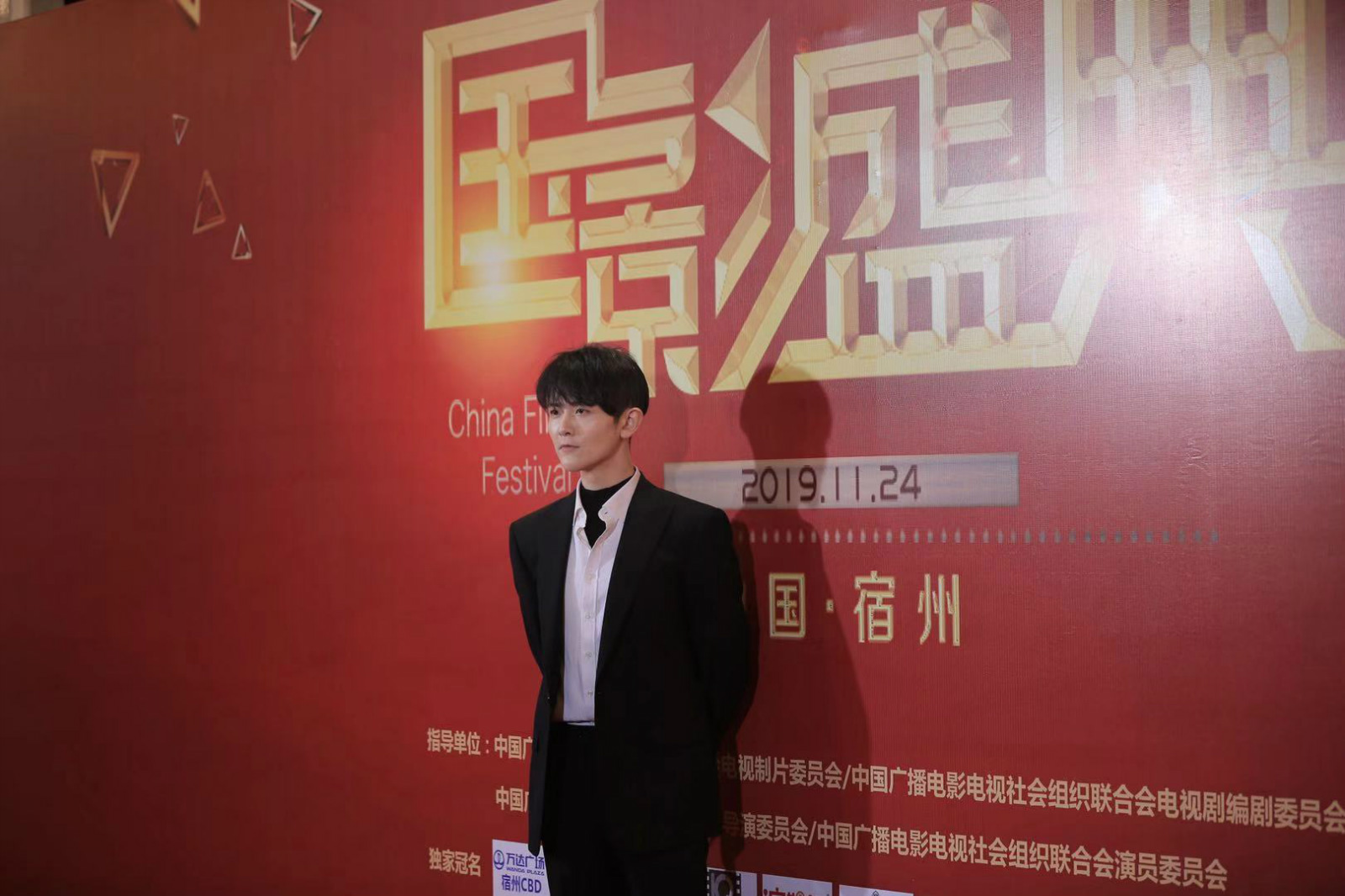 刘端端获“年度电影最具潜力男演员”奖 古装剧《庆余年》热播 - 360娱乐,你开心就好