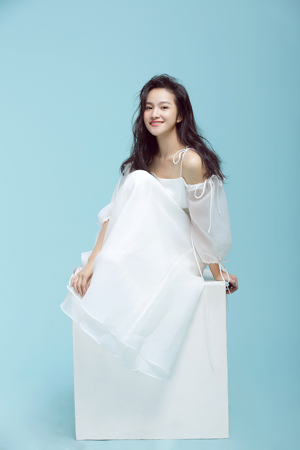 徐可珑白衣写真 甜笑灵动仙气十足 -- 眼界,放眼世界