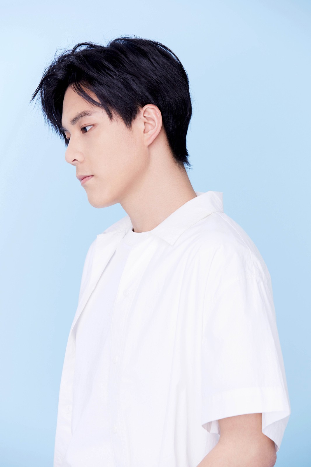 王熙元夏日清爽写真曝光白衣少年灿若千阳