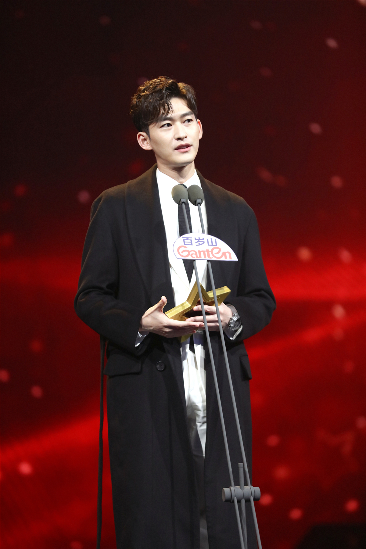张翰获评年度演技突破剧星 或将尝试出演轻喜剧 - 360娱乐,你开心就好
