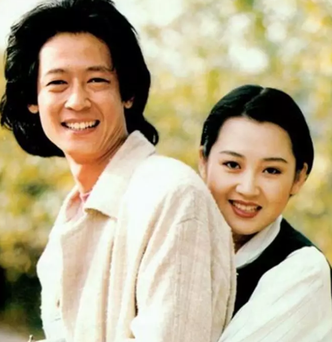 曾和许晴徐帆相恋娶小8岁美艳女强人妻子资产过亿当居家男人