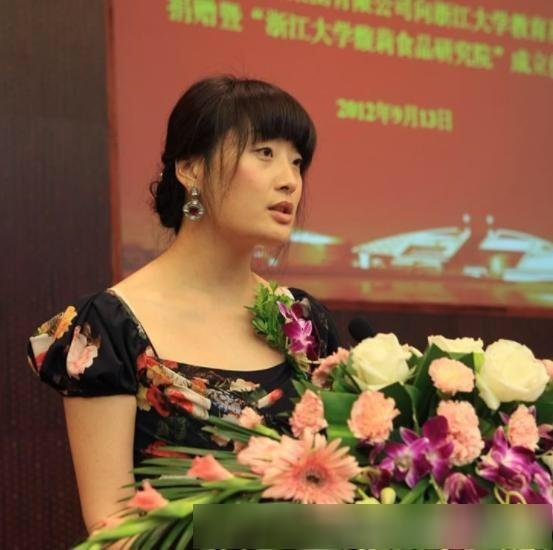 娃哈哈董事长女儿宗馥莉近照, 身价千亿, 如今公开征婚