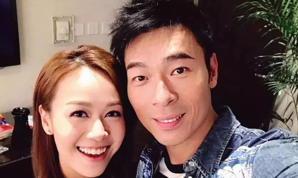 左:姚子羚,右:蔡宛珊毕竟姚子羚和蔡宛珊两人是朋友,关系貌似很岔错