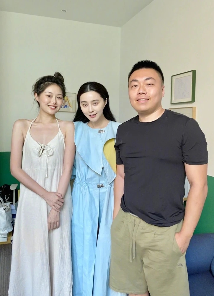 与网红晚晚同框 范冰冰纯素颜皮肤白皙曝光真实颜值 -- 眼界,放眼世界