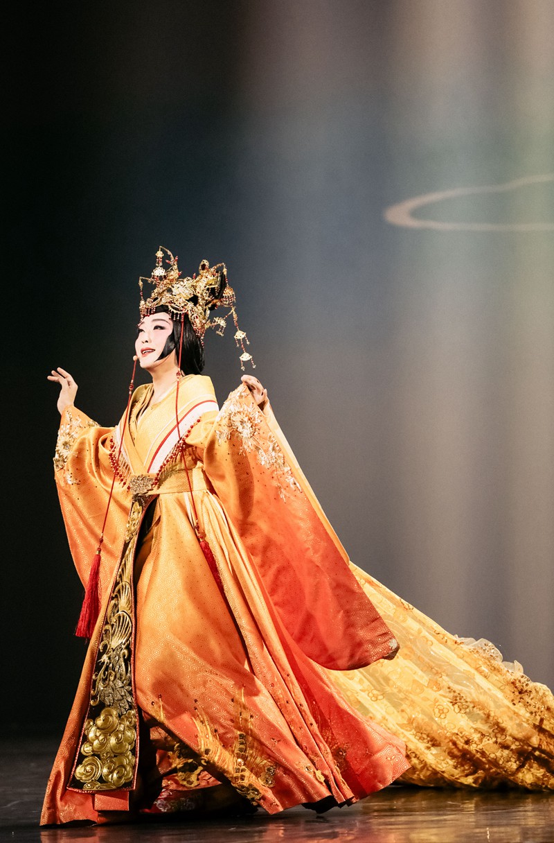 昭君出塞舞台李玉刚高难度深鞠躬一分钟致敬舞台致谢观众