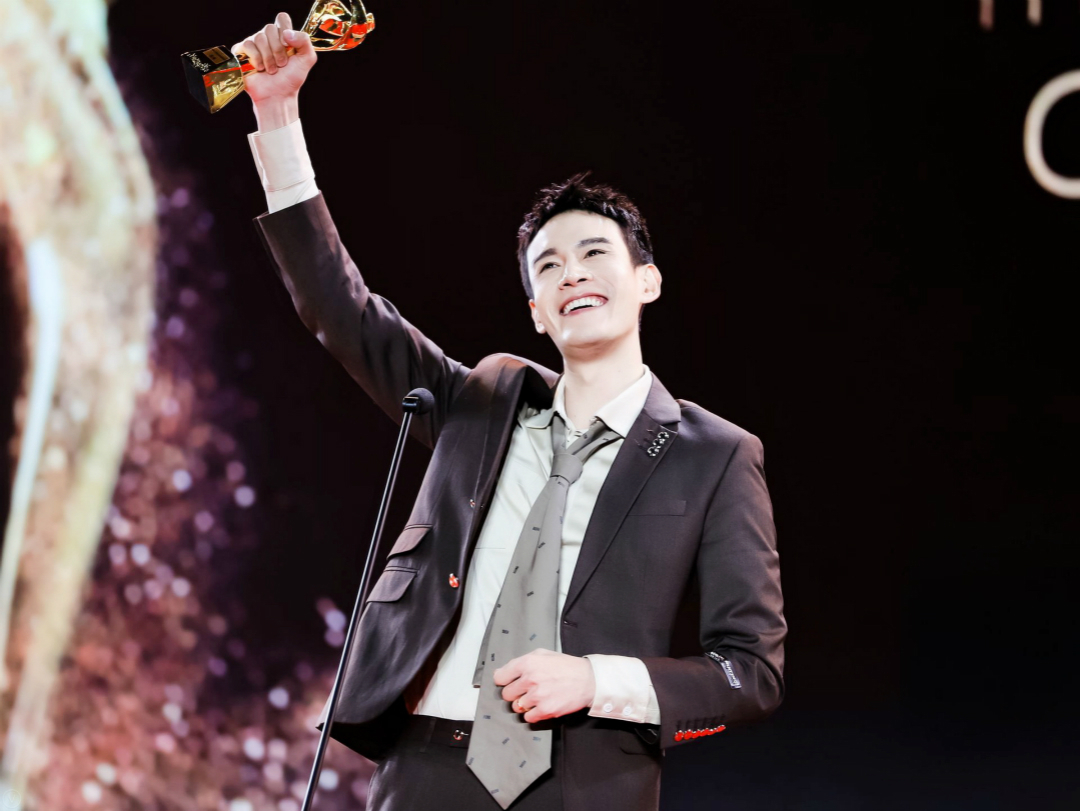 丝路凝聚力盛典 经超解锁年度观众喜爱男演员奖 - 360娱乐,你开心就好