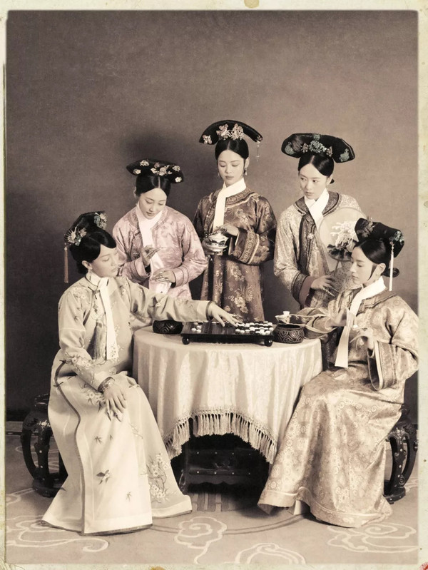 加上同题材的爆款剧开播在前,一直被看作是清宫戏mvp的《如懿传》