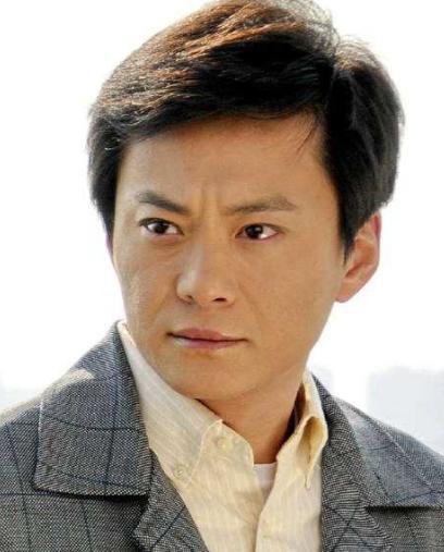 他妻子的名气比他要大,但两人结婚后却十分幸福,还有了一个儿子 - 360娱乐,你开心就好