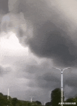幽默GIF: 我依稀记得有一招从天而降的掌法 - 360娱乐，你开心就好