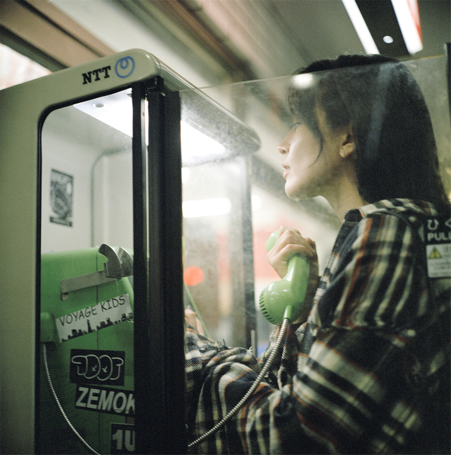 施诗最新写真曝光夜游东京演绎别样风情 360娱乐