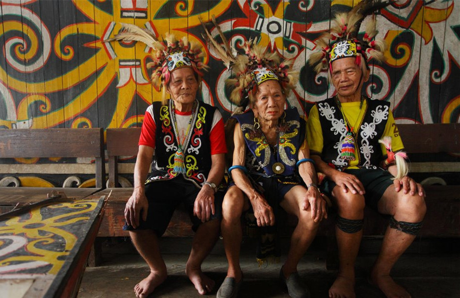 不过,达雅族人审美观悄悄变化,年轻妇女已经不以大耳垂为美.