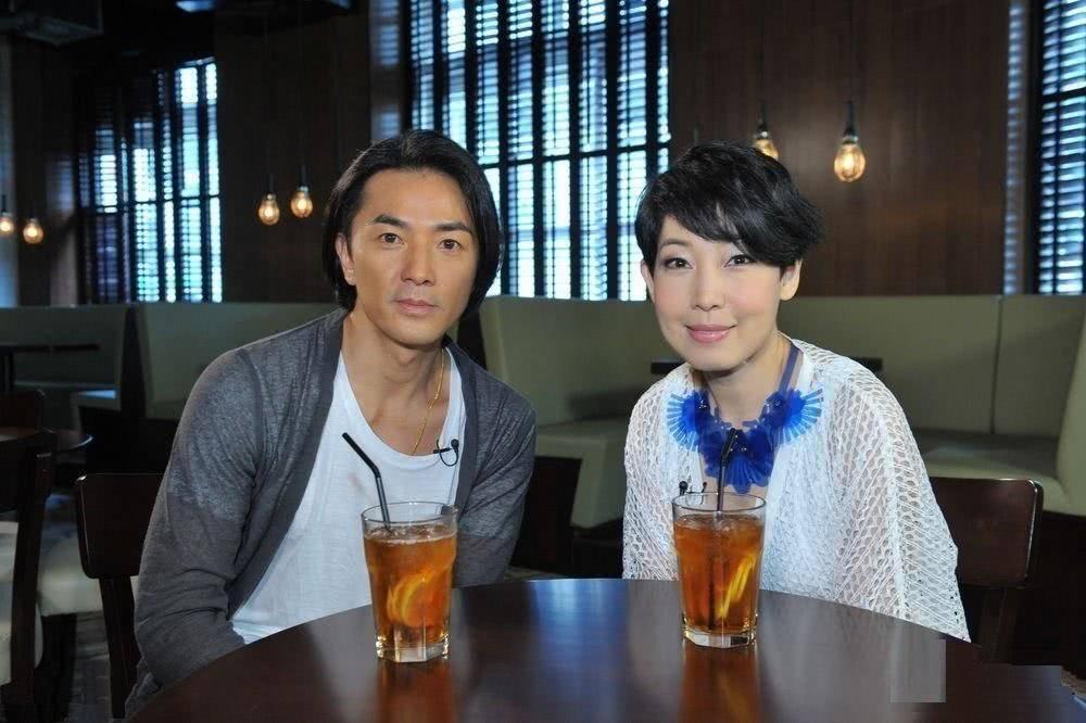 可能是由于郑伊健那时候太过年轻,玩心太重,总之在7年后他们便因为