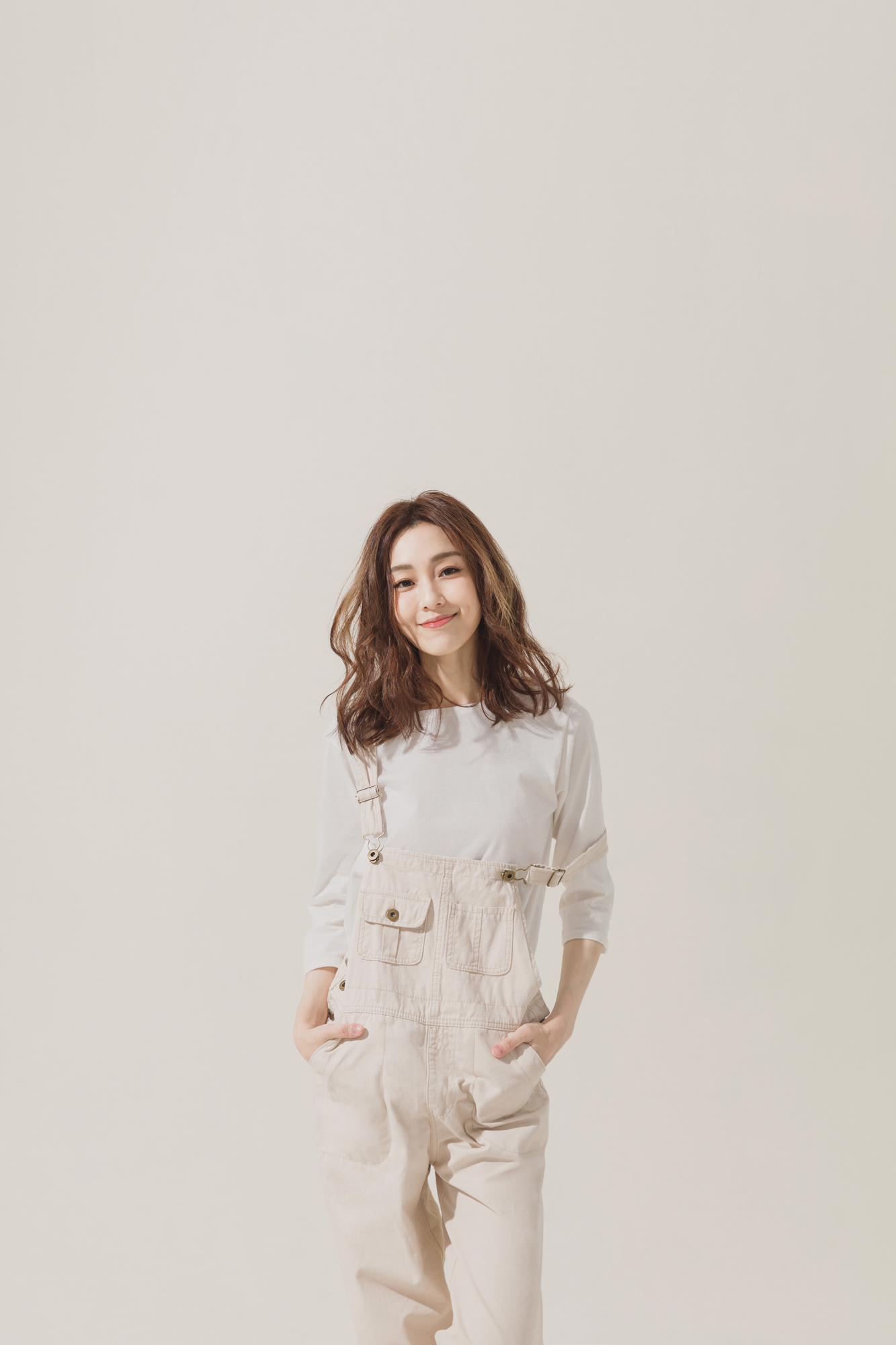 范玮琪写真大片曝光 知性优雅诠释不一样的浪漫 - 360娱乐,你开心就好