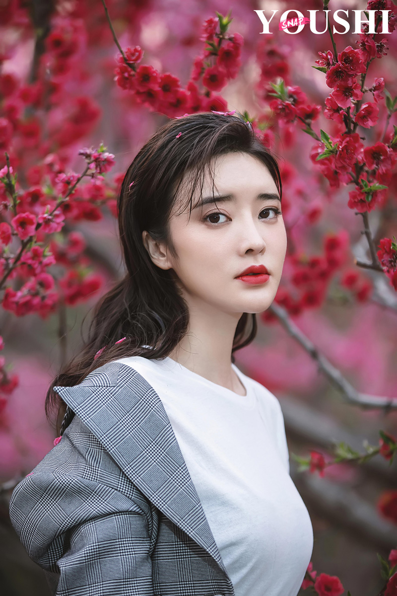 演员张璇发布写真大片，气场十足不失性感 -- 眼界，放眼世界