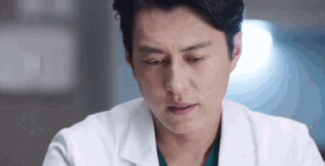在《外科风云》最新的两集里,自从庄恕和陆晨曦亲过之后,靳东的情话