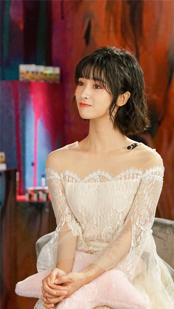 沈月口红王子首度亮相奇妙化妆台脑洞十足