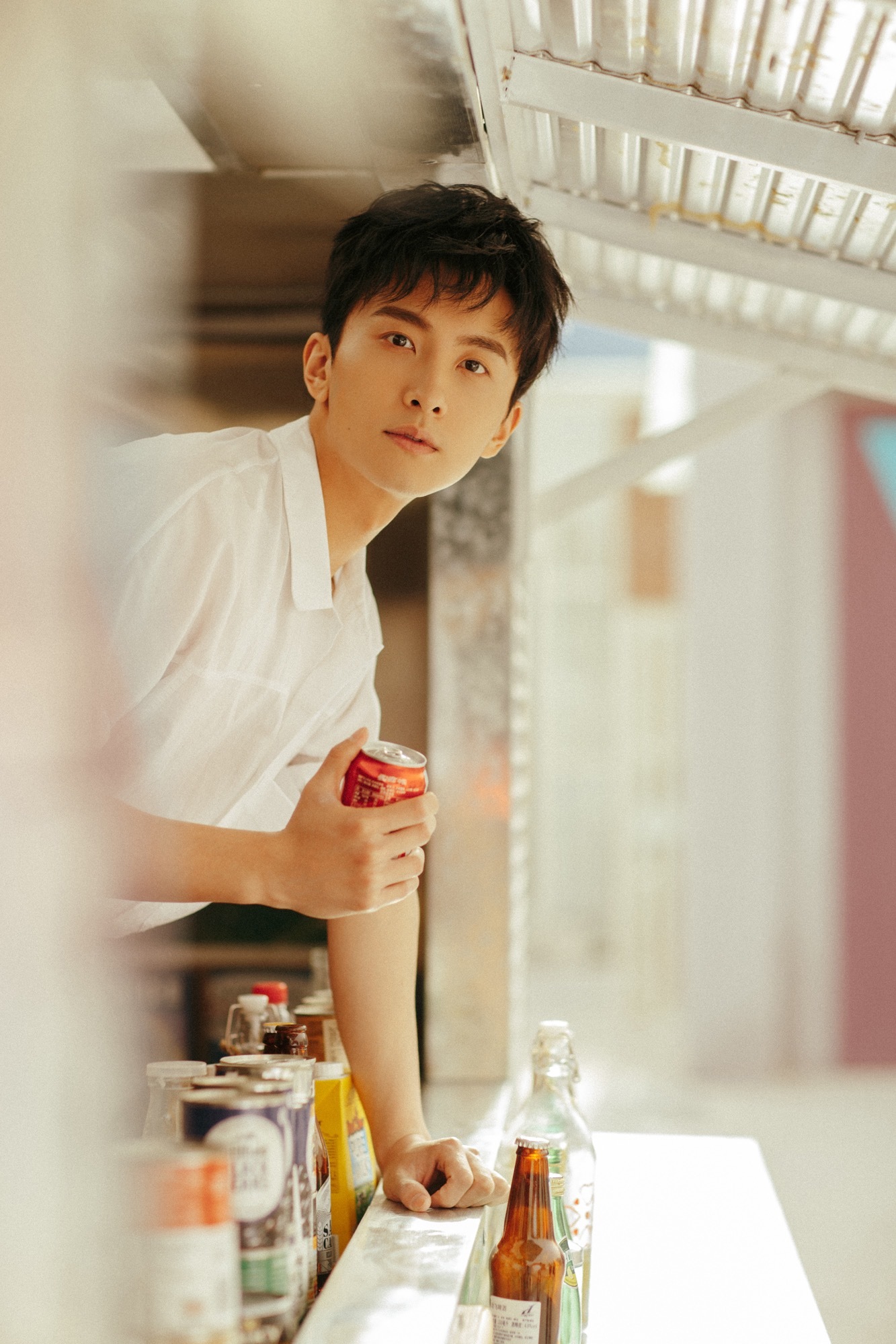 牛骏峰时尚大片来袭 夏日清爽少年上演白衬衫诱惑