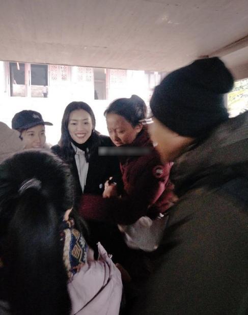 刘雯回湖南老家逛街的样子美得像走t台